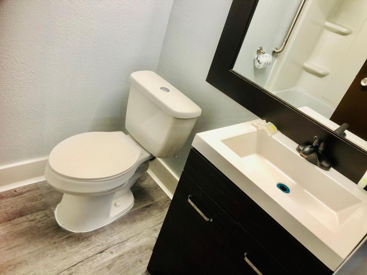 Montgomery Inn & Suites Экстерьер фото