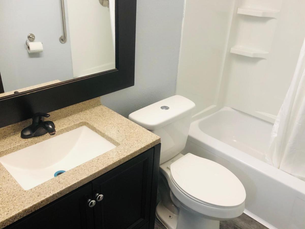 Montgomery Inn & Suites Экстерьер фото