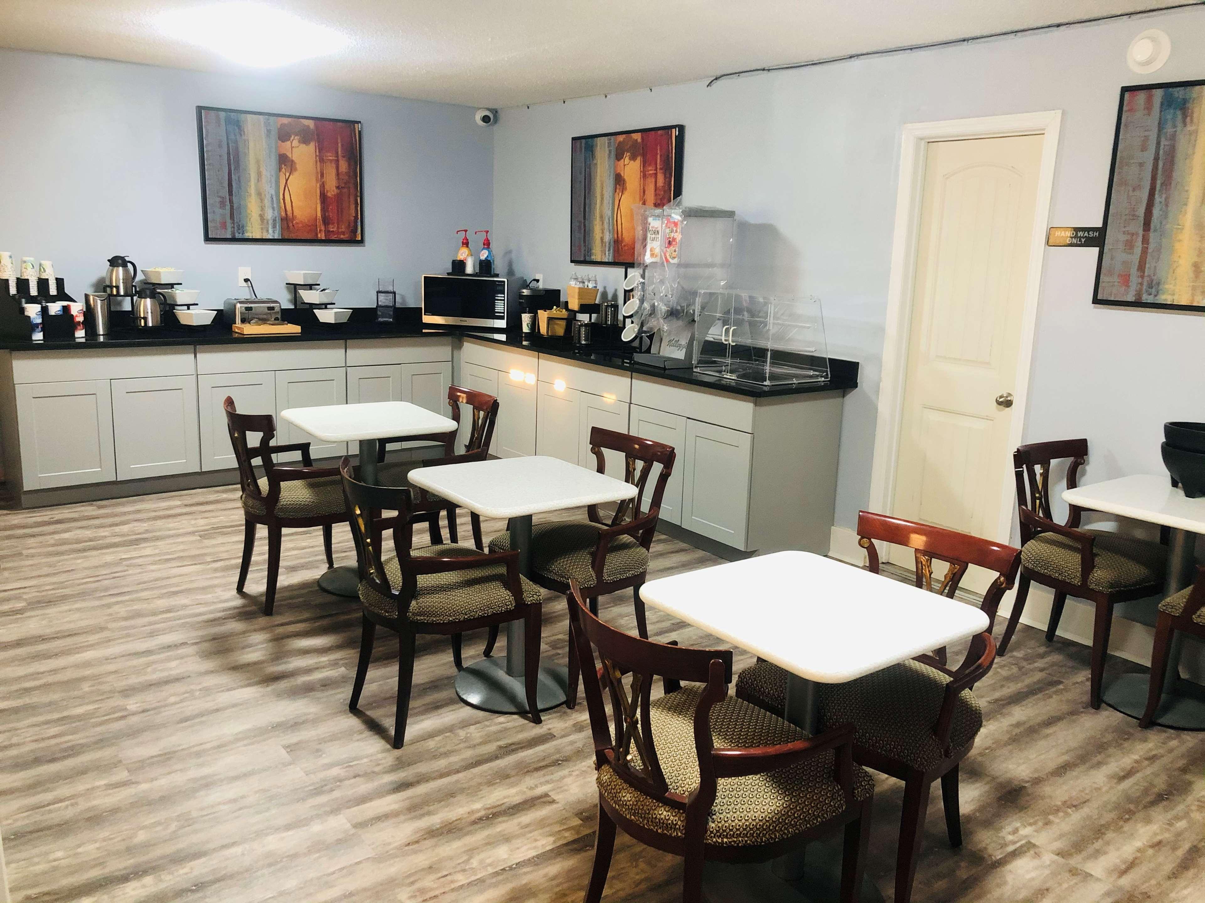 Montgomery Inn & Suites Экстерьер фото