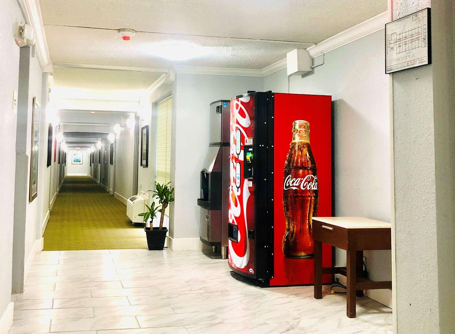 Montgomery Inn & Suites Экстерьер фото